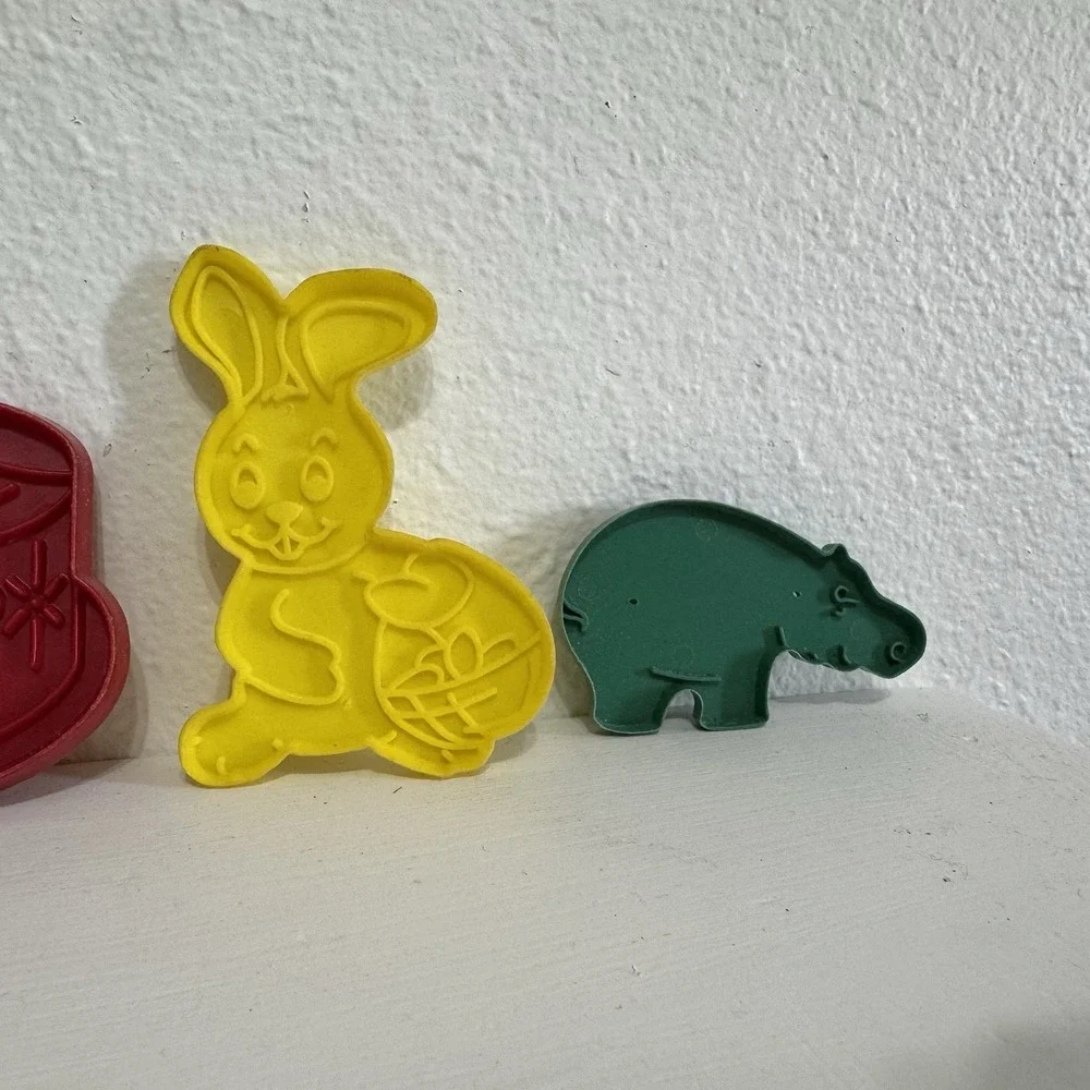 Vintage Tupperware Red Plastic Cookie Cutters 1970's Halloween‎ Easter Birthday